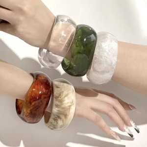 กำไลข้อมืออะคริลิคเรซิ่นลายเกลียวบิด สำหรับผู้หญิง เครื่องประดับ ของขวัญสำหรับงานปาร์ตี้ สีฟ้า ขาว แดง กำไลแบบกว้างสำหรับสุภาพสตรี - Product Image 4