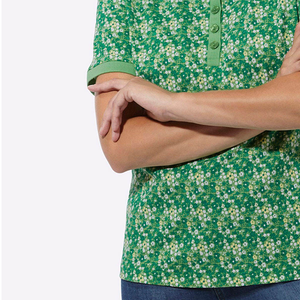 เสื้อโปโลผู้หญิงสำหรับตีกอล์ฟ พิมพ์ลายโลโก้ด้วยผ้าไหมคุณภาพสูง ผลิตจากผ้าฝ้าย 100% - Product Image 5
