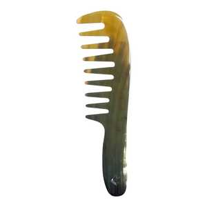 Peigne de poche artisanal en corne de vache, respectueux de l'environnement, à bords lisses et forme naturelle, idéal pour les voyages et les soins capillaires quotidiens - Product Image 4