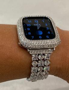 Boîtier de protection en argent entièrement orné de zircone baguette et de diamants de laboratoire pour Apple Watch Series, unisexe et tendance - Product Image 6