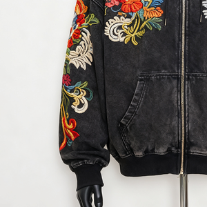 Sudadera moderna con bordados finos, construcción cómoda y versatilidad para el día a día. - Product Image 4