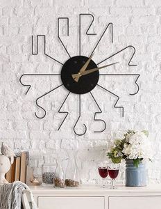 Increíble reloj de pared metálico que aporta estructura y simetría a la decoración de paredes. Diseño robusto que se adapta tanto a hogares como a espacios públicos. - Product Image 1