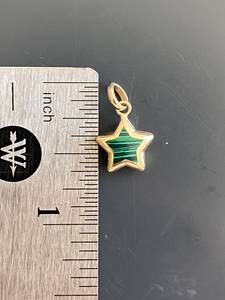 Colgante de Estrella Chapado en Oro con Esmalte, Joyería Fina, Colgante de Estrella Verde para Collar o Pulsera, Regalo - Product Image 4
