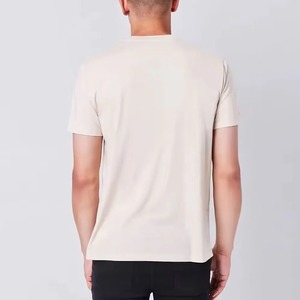 Camiseta Ajustada de Tela Cómoda con Estampado Puff, Estilo Personalizado, Color Liso, Fabricada en Pakistán, para Hombre - Product Image 6