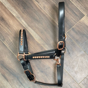 Nouveau licou de course de chevaux en cuir véritable de luxe avec matériel en or rose et accents de cristal réglable équipement de pointe durable et élégant - Product Image 5