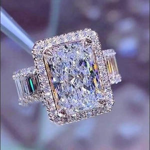 แหวนหมั้นทรงเจ้าหญิงประดับเพชรจำลองทรงฮาโล ด้านข้างประดับเพชรทรงบาแก็ตต์ ชุบแพลตตินั่ม ดีไซน์เรียบหรู เงินแท้ 925 ของขวัญสำหรับงานปาร์ตี้ - Product Image 1