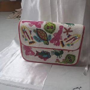 กระเป๋าคลัทช์ลูกปัดแก้วลายดอกไม้เขตร้อน งานฝีมือเม็กซิกัน สายสะพายโซ่  ปรับแต่งสีและรูปทรงได้ รุ่น MS-wc-001 - Product Image 1