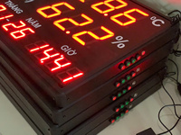 Thermo-hygromètre AT-Temp&Humi avec écran LED, contrôle intelligent par application, alarme haute température, construction en plastique et aluminium, IP52