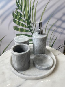 Ensemble d'accessoires de salle de bain en résine carrée personnalisable, moderne, écologique, trois pièces, transparent, accessoires de bain de luxe, mode Angel - Product Image 3