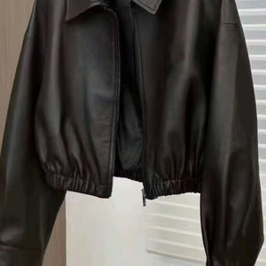 Veste en cuir souple noir pour femme, collection printemps-automne 2026, nouveau design de niche avec col boutonné, style motard, courte, haute qualité - Product Image 3