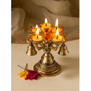 Elegante Diya de Latón con Forma de Pavo Real para Iluminación Tradicional, Diya de Latón Hecha a Mano con Forma de Pavo Real para Decoración Festiva a Precio Económico al por Mayor - Product Image 2