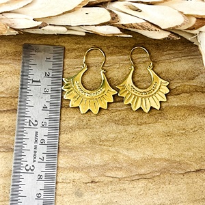 Pendientes Boho de Diseño Único, Joyería Tribal de Latón para Mujer, Bañados en Oro de 18k, Aros Florales Colgantes, Flor de Sol Étnica, Venta al por Mayor/OEM/ODM - Product Image 3