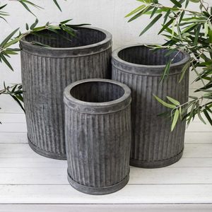 Juego de 3 macetas decorativas redondas para exteriores, estilo industrial antiguo, hechas a mano, de diseño superior, galvanizadas y rústicas. - Product Image 1