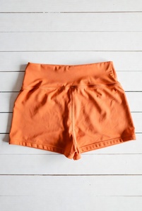 Shorts de yoga courts les plus vendus, séchage rapide, effet push-up, avec logo personnalisé, pour femmes - Product Image 4