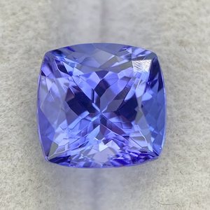 Tanzanite Naturelle Certifiée, Coupe Carrée Coussin, Couleur et Lueur Exceptionnelles, Zoisite Naturelle 2,28 Carats, Clair comme un cristal - Product Image 1