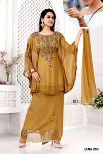 Ensemble Abaya Maxi Élégant Or Ambré Brodé à la Main, Luxueux en Chiffon Perlé pour Occasions Spéciales, avec Foulard Assorti à Détails Floraux - Product Image 3