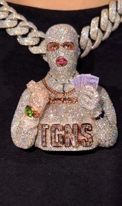 Colgante de Moissanita Personalizado con Diamantes, Plata 925 con Baño de Oro Rosa, Estilo Hip Hop - Product Image 3