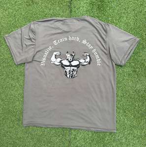 Camiseta de cuello redondo para hombre, 100% algodón peinado, informal, manga corta, color liso, con logo personalizado impreso digitalmente, bio lavada, MOQ bajo, tejido de punto. - Product Image 3