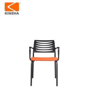 Chaise de bureau KINSHA, structure métallique, assise orange, accoudoirs fixes, dossier ouvert, design contemporain, empilable, mobilier commercial - Product Image 4