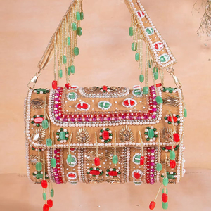 Sac à main en cuir brodé à la main Nova Star pour femme, style croisé, avec perles de rocaille personnalisées et design artisanal - Product Image 1
