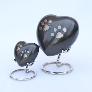 Urne funéraire en laiton artisanale moderne de haute qualité pour cendres d'animaux de compagnie avec design gravé - Product Image 6