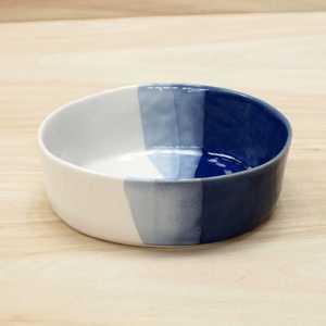 จานข้าวเซรามิครูปทรงกลม สีน้ำเงินขาว สไตล์มินิมอล ทำด้วยมือ - Product Image 1
