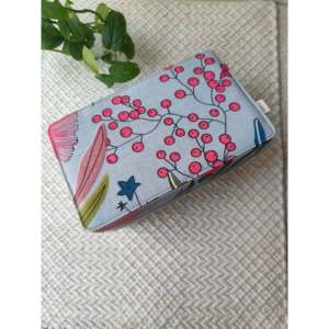 Set de Regalo Misty Grey Meadows de 6 Piezas para Compartir Amor y Alegría - Product Image 1