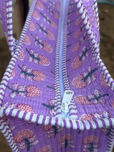 Bolso de mano acolchado de algodón con diseño de animales estampados, hecho a mano, para compras, viajes, para mujer. - Product Image 5