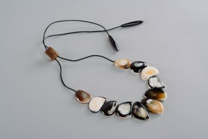 Collier artisanal moderne en corne de buffle, nouvelle collection, style animalier poli, bijoux en os, perles au design naturel, pour femmes et jeunes filles, mariage - Product Image 3
