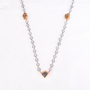 สร้อยคอแบบลาริเอตประดับด้วยลูกปัดซิทรินและอเมทิสต์สีเขียว - Product Image 1