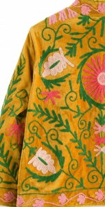 Veste pour femmes en velours brodé Suzani, tricotée, ouverte devant, longueur normale, style floral bohème ethnique, Rajasthan MONIT MARKETING - Product Image 5