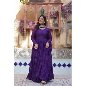 Ensemble robe et dupatta de style designer XL avec travail de broderie de paillettes - Product Image 6