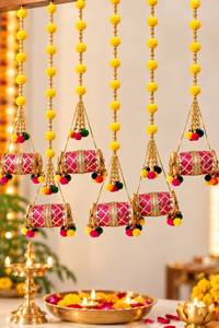 Décorations suspendues artisanales en pompons Dholki pour mariage, Mehendi, fête festive, décoration intérieure et événements indiens - Product Image 4