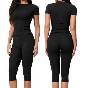 Ensemble de yoga 2 pièces pour femme, haut à manches courtes et pantalon taille haute mi-mollet, en Spandex et Polyester, col rond - Product Image 5