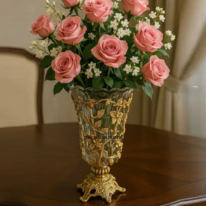 Nouveau design tendance, vase décoratif en métal avec longue base en verre, plaqué or, motif floral, minimaliste, fait main - Product Image 5