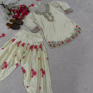 Colección Tennecy: Novedad en Ropa de Fiesta de Diseñador para Mujer, Top con Salwar Farshi - Product Image 1