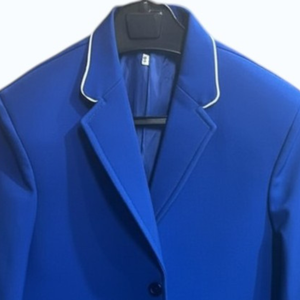 Veste d'équitation professionnelle bleu roi pour concours hippique avec passepoil blanc contrastant – Vente en gros - Product Image 5