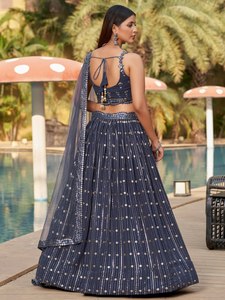 Robe de demoiselle d'honneur bleue à sequins, coupe trapèze, avec crop top et détails perlés, longueur ras du sol, sans manches, bretelles spaghetti, taille naturelle - Product Image 6