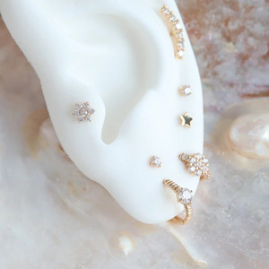 Labret de Oro Sólido de 14K con Flor de Diamantes, Origen de Primera Calidad | Fábrica de Piercings Cultivados en Laboratorio CVD |   Pernos Roscados Internos de 16G y 18G para Joyería al por Mayor - Product Image 3