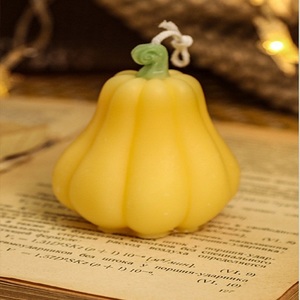 Vela Aromática de Calabaza Festiva de Halloween, Aroma Frutal, Hecha a Mano con Cera de Abeja Natural para Decoración del Hogar, Acción de Gracias, Navidad - Product Image 1