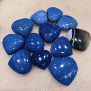 Cœur en opale bleue naturelle polie, motif floral en relief, thème amour, prêt à l'emploi pour la décoration intérieure, objet de collection, vente en gros - Product Image 1