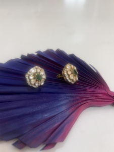 Pendientes de Plata 925 con Flor Vintage y Centro Verde Polki, Joyería de Boda para Mujer, Engaste de Bisel Chapado en Oro - Product Image 1
