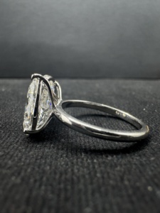 Bague en diamant ovale taille poire de 5 carats certifiée IGI, en platine PT950, sertie de griffes, modèle Toi et Moi - Product Image 4