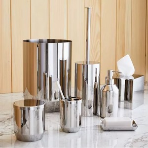 El juego de accesorios de baño de metal más vendido agrega refinamiento y estructura a los diseños de baños. - Product Image 2