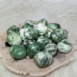 หินเนปริทแจสเปอร์ธรรมชาติจากอินโดนีเซีย ขนาด 20-30 มม. งานฝีมือ คริสตัลบำบัด คุณภาพสูง ขัดเงา รูปทรงอิสระ ขายส่ง - Product Image 3