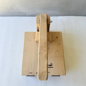 Presse à tortillas en bois naturel réutilisable ILAHI - Machine à tortillas en gros, compatible lave-vaisselle, écologique, pliable - Product Image 1