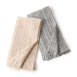 Écharpe unisexe en tricot effet cachemire de luxe - Cache-cou ultra doux pour l'hiver - Bandeau côtelé haut de gamme avec logo personnalisé - Product Image 6