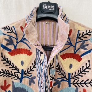 Chaqueta de algodón Suzani hecha a mano en India, chaqueta corta bordada a mano, abrigo unisex, chaqueta corta Suzani hecha a mano - Product Image 2