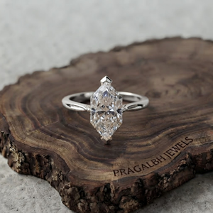 Anillo de compromiso minimalista con diamante marquise solitario, banda delgada de oro, anillo de boda delicado para mujer - Product Image 3