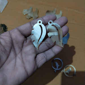 Pendientes y colgantes artesanales de cuerno de búfalo y buey, joyería tribal natural a precio de mayorista. - Product Image 3